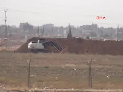 Nusaybin-Suriye Sınırda hendek kazma çalışmaları sürüyor