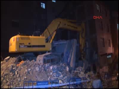 Bina yıkımı sırasında bina çöktü, kepçe operasyonu hayatını kaybetti