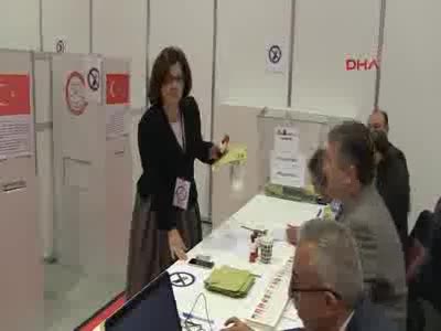 Avrupalı Türkler oy kullanmaya başladı