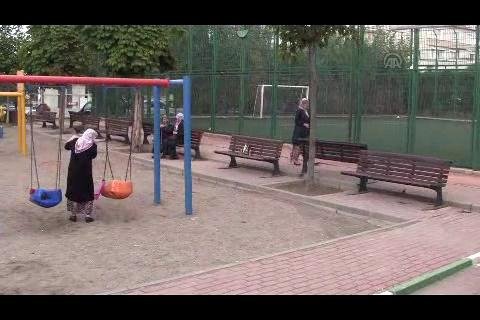 Bursa'da parkta otururken başına mermi isabet etti