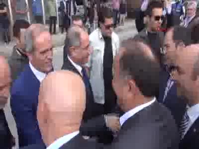 Efkan Ala çocuklarla selfie yaptı