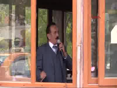 Bağımsız aday Bursa'da büfeden seslendi, kimse dinlemedi