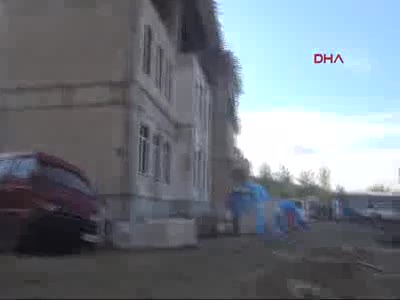 Okul inşaatından düşen kalıp ustası öldü