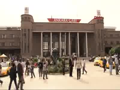 Kılıçdaroğlu ve eşi patlamanın yaşandığı olay yerine karanfil bıraktı