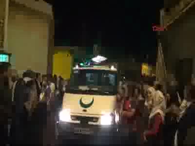 Yan yana gömüldüler