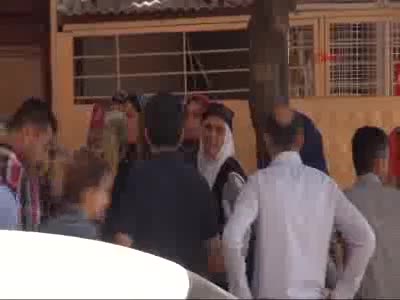 Adana'da 3 buçuk yaşındaki kız çocuğu eylemde annesinin kucağında kör kurşunla öldü