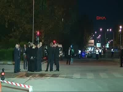 Ankara Tren Garı Meydanı'na 27 AB ülkesi büyükelçisi 97 karanfil bıraktı