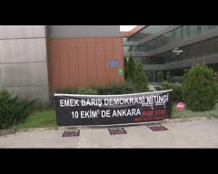 Terör saldırısında hayatını kaybedenler kırmızı karanfillerle anıldı