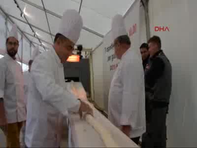 Dünyanın en uzun ekmeği yapıldı