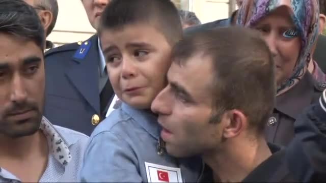 "Babamı gömeceklermiş amca"