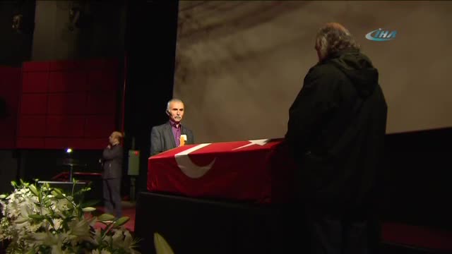 Dostları Memduh Ün'ü andı