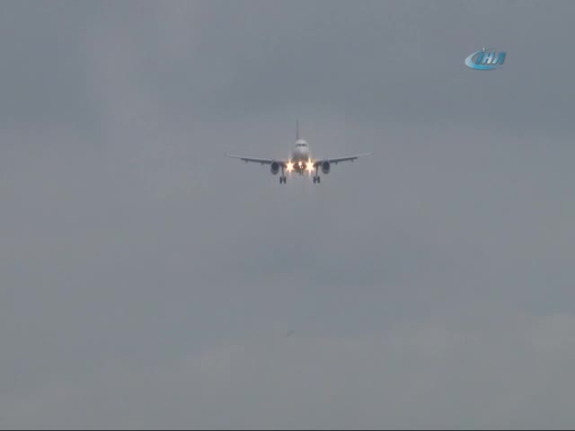 Pilotlara radyo dinlettiler
