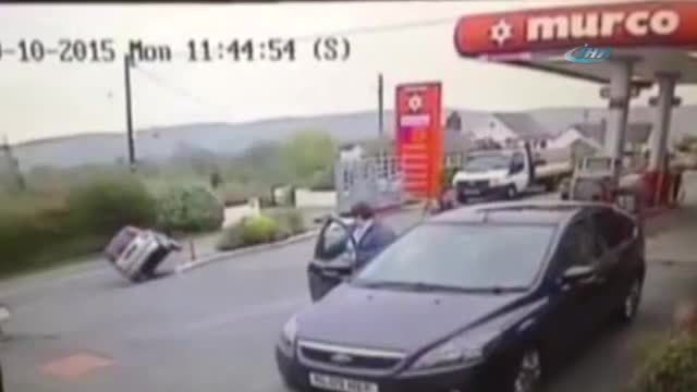 Kadın sürücü istemeden de olsa şov yaptı