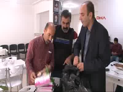 Kırşehir'de yakılan kitabevinden kalan kitaplar öğrencilere dağıtıldı