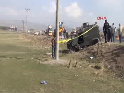 Karlıova'da polis aracı devrildi: 1 şehit, 2 yaralı