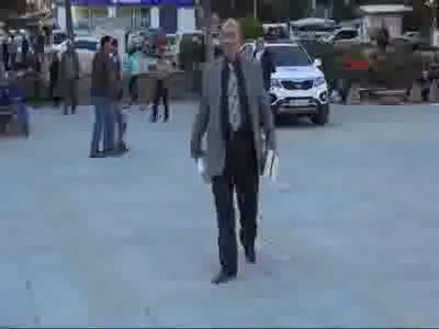 Bağımsız aday beş kişi ile en kalabalık mitingini yaptı
