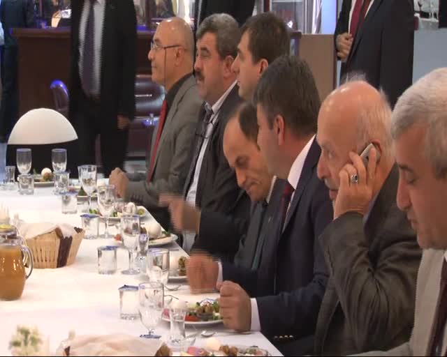 Bakan Müezzinoğlu Bursa esnafıyla buluştu