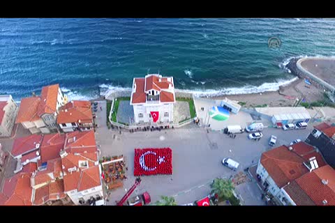 Bursa Mudanya'da 330 kişilik Türk Bayrağı