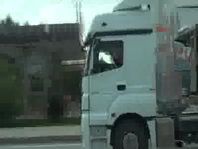 TIR'ı ayakları ile kullanan sürücü şaşırttı