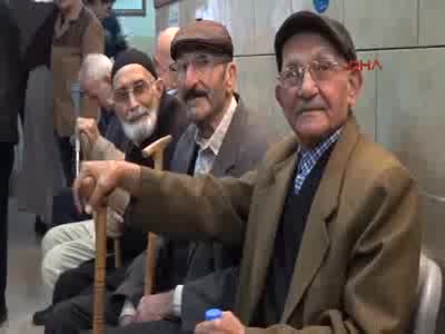 Bursa'da huzurevi sakinleri oy kullandı