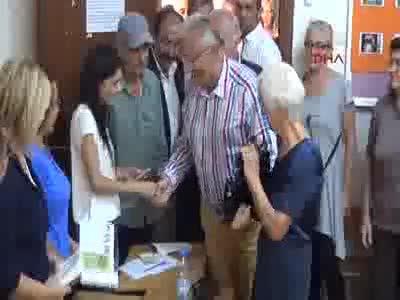 Deniz Baykal oy kullandı