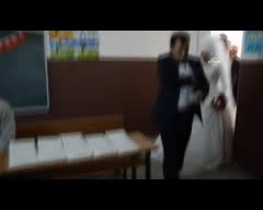 Gelinle damat oylarını kullanıp düğüne geçti