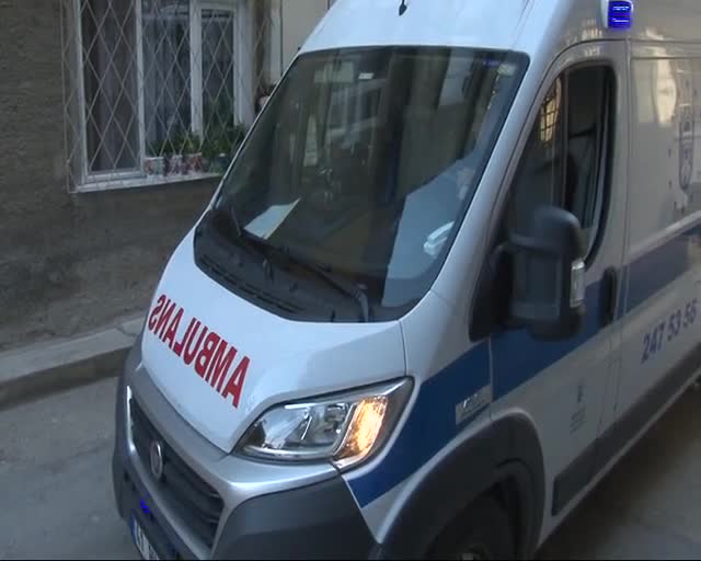 Bursa'da felçli hasta ambulansla oy kullanmaya gitti