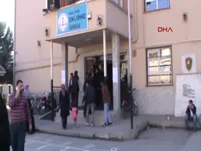 Bursa'da Oy pusulasının fotoğrafını çekti sandık başkanı iptal etti vekil devreye girdi