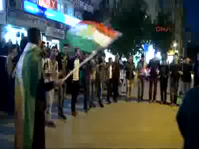 Diyarbakır'da  seçim sonuçlarının gelmesiyle sevinç gösterileri oluştu ardından gerginlik çıktı