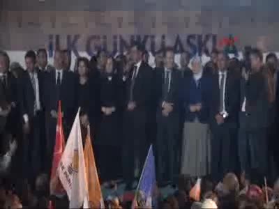 Denizli'de Bakan Zeybekci ve partililer zeybek oynadı