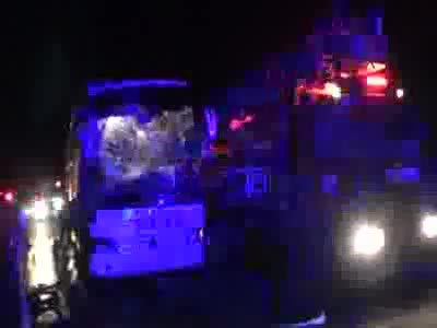 Yolcu otobüsü TIR'a çarptı, 11 yaralı