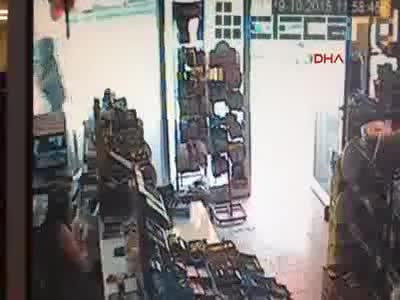 Sigara dağıtıcısının vurulup gasp edilme anı kamerada