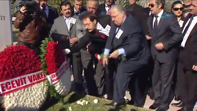 Ecevit ölüm yıl dönümünde mezarı başında anıldı