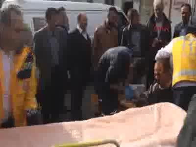 Taksicilerin yolcu kavgası: 1 yaralı