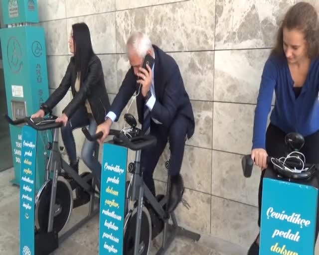 Bursa'da siz deşarj olurken telefonunuz şarj olsun