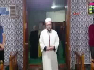 Bursa'da imamdan görev yaptığı camide dini nikah töreni