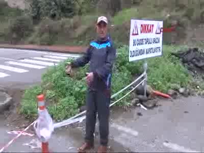 3 Şeritli yolu tamamen trafiğe kapattı