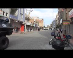 Nusaybin'de YDG-H'liler, trafiğe cadde kapattı