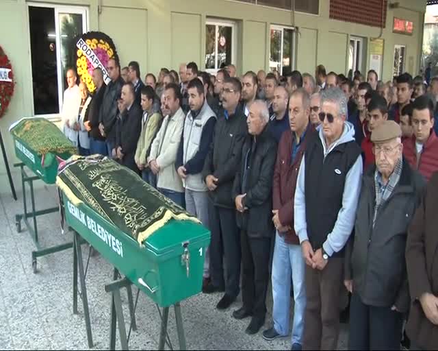Bursa'da MİT mensubu baba ile kızı gözyaşları içinde toprağa verildi