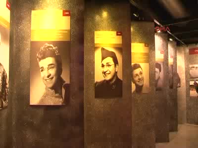 Zeki Müren sergisi Bursa'da açıldı