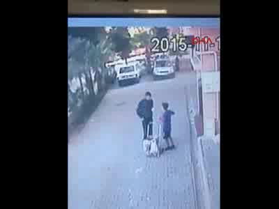 Adana'da işitme engelli çocuğu gasp ettiler