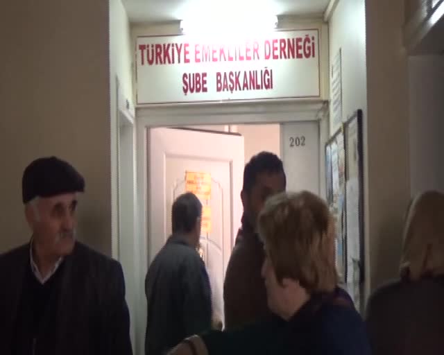 Bursa'da ev hayali kuran emeklilerin başvuru kuyruğu