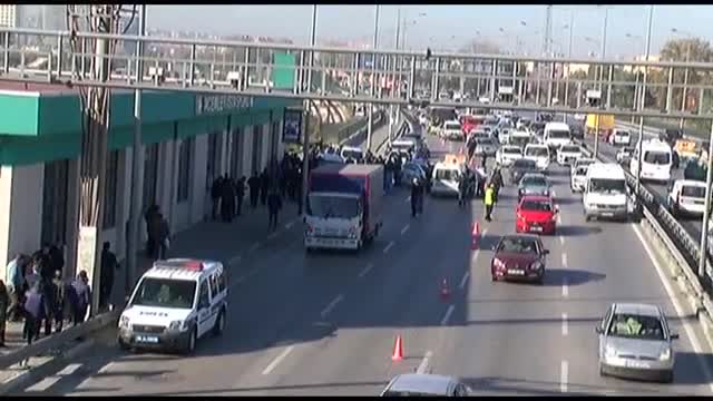 Bursa'da polis memuru  kamyonun altında kaldı -2