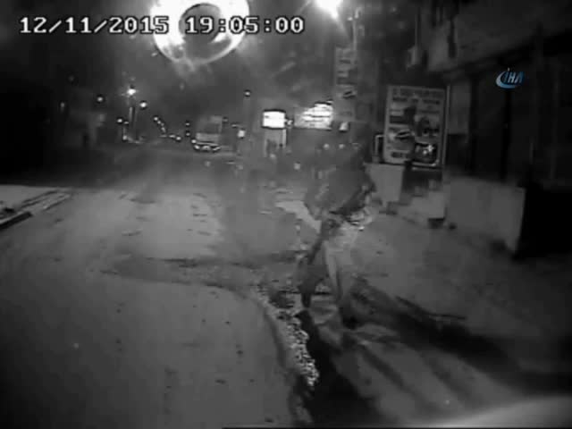 PKK yandaşları otobüse ateş açıp molotof attı