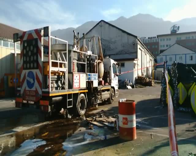 Bursa'da şerit boyama aracı patladı! 2 yaralı