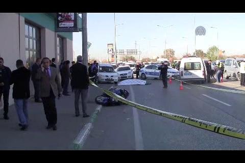 Bursa'da polis memuru motosikletiyle kamyonun altında kaldı!