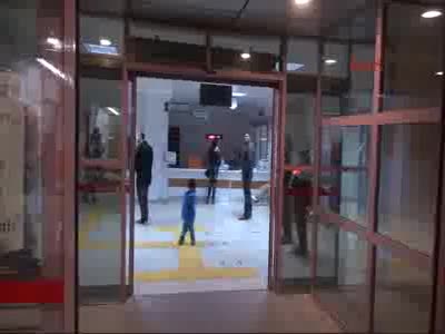 Okulda deney sırasında patlama