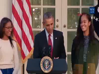 Obama, Şükran Günü Hindilerini Affetti
