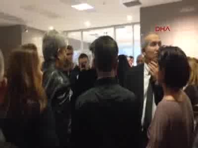 Can Dündar'a adliye koridorlarında destek