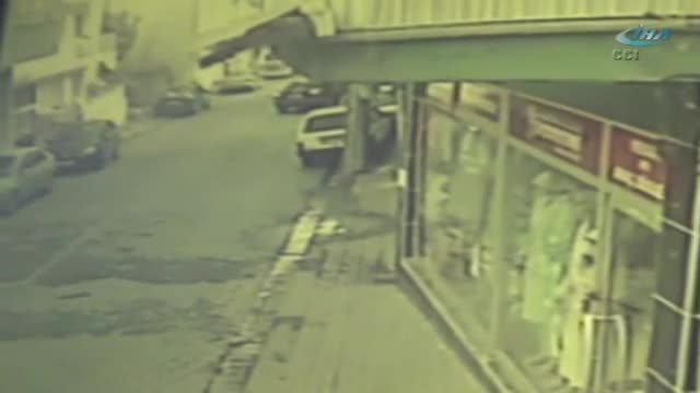 Eski karısına kurşun yağdırdı